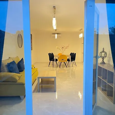 Apartment Fancy Yellow Moderne Mit Grosser Terrasse *